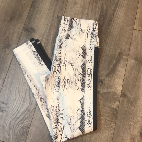 Snake Print Leggings - Picture 5 of 7